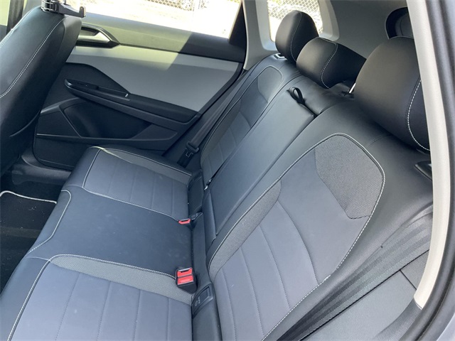 2023 Volkswagen Taos SE photo 7