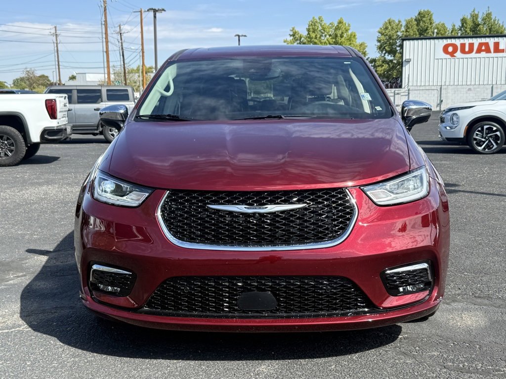 2023 Chrysler Pacifica Hybrid Limited photo 3