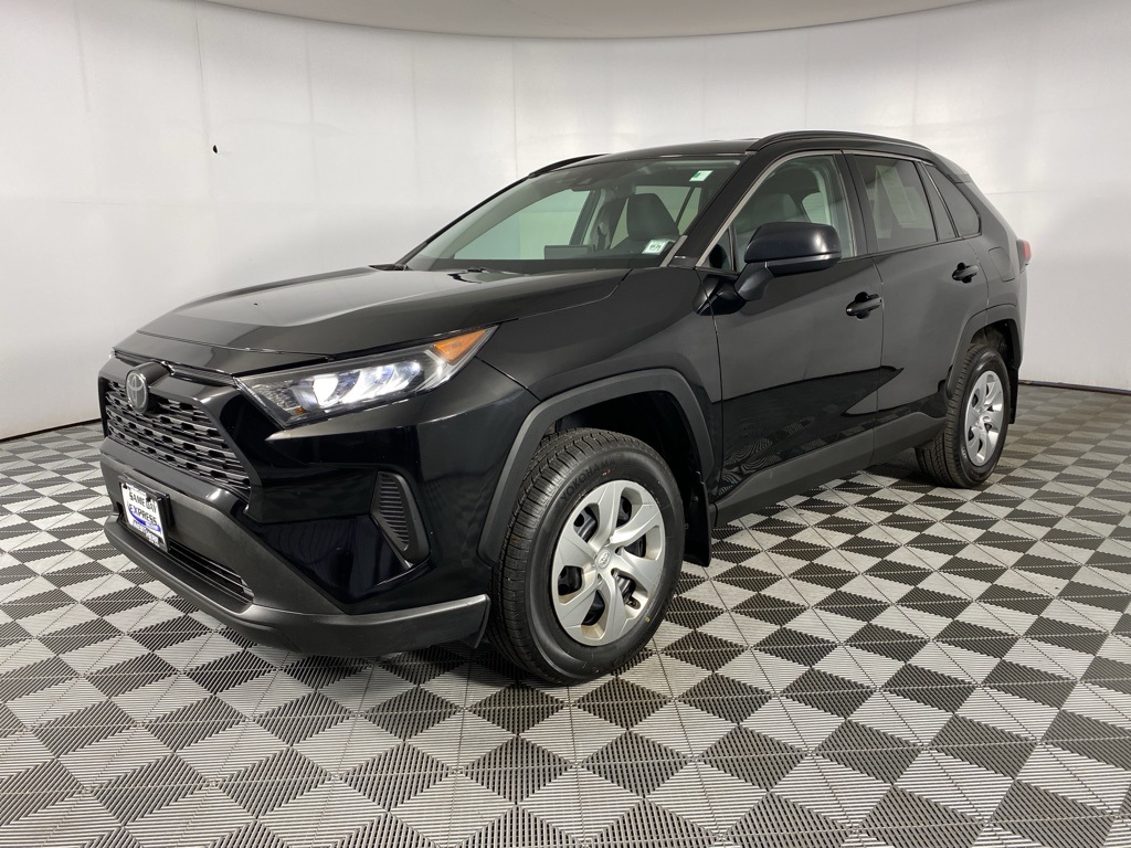 2019 Toyota RAV4 LE photo 4