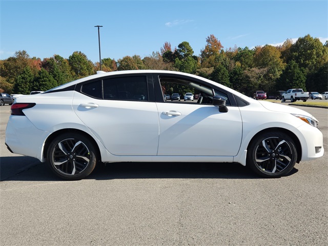 2025 Nissan Versa SR photo 2