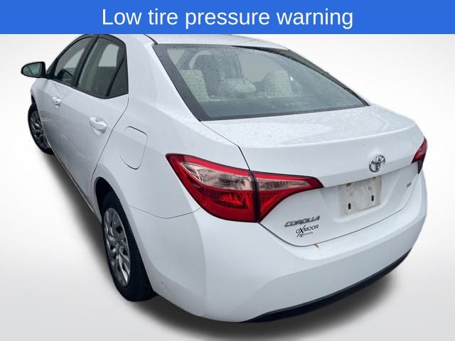 2018 Toyota Corolla LE photo 3