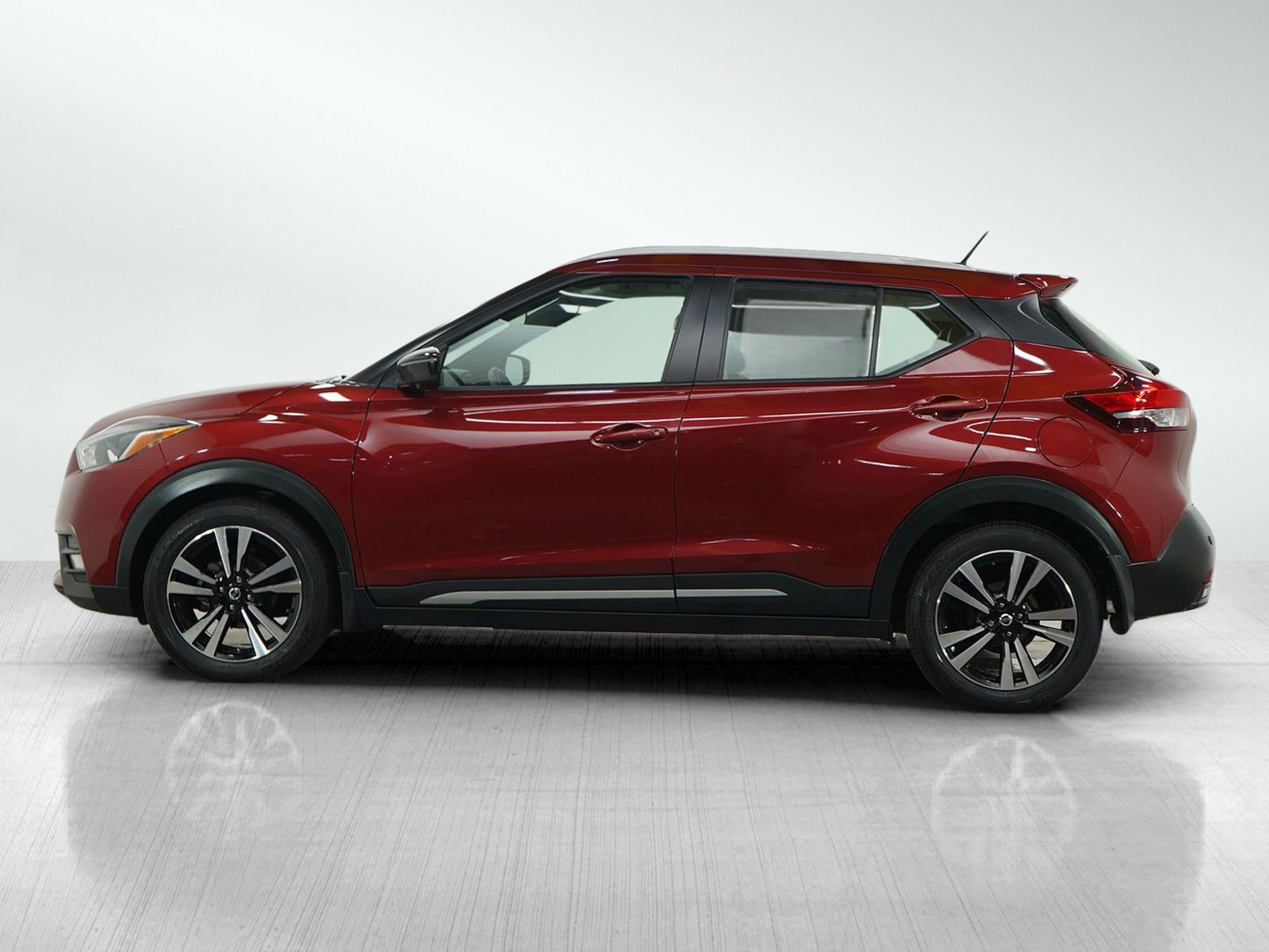 Used 2020 Nissan Kicks SR with VIN 3N1CP5DV5LL554186 for sale in Minneapolis, Minnesota