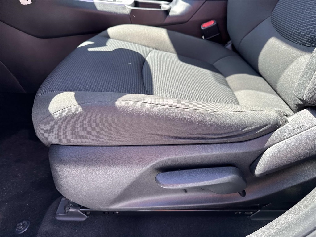 2023 Toyota RAV4 LE photo 16