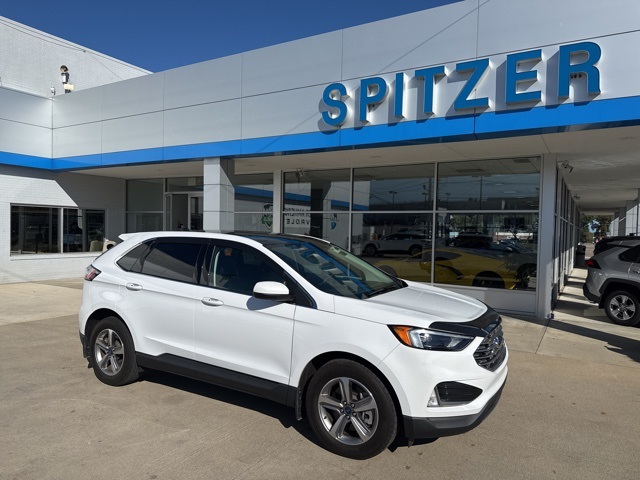 2022 Ford Edge SEL photo 2
