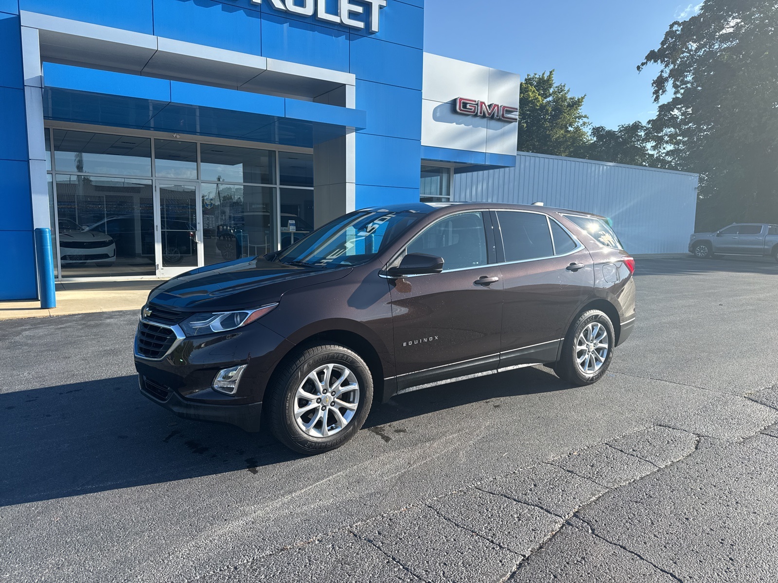 2020 Chevrolet Equinox LT photo 2