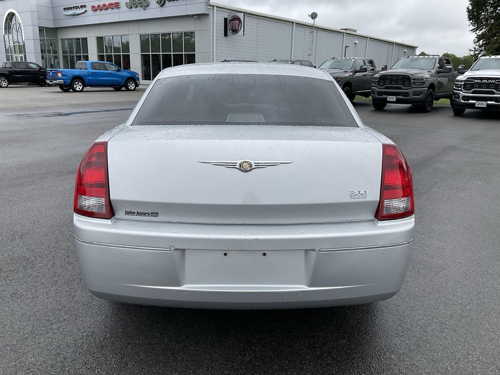 2006 Chrysler 300 Touring photo 7