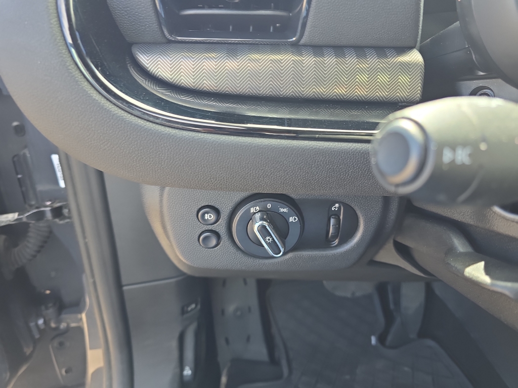 2017 Mini Clubman Base S ALL4 photo 16