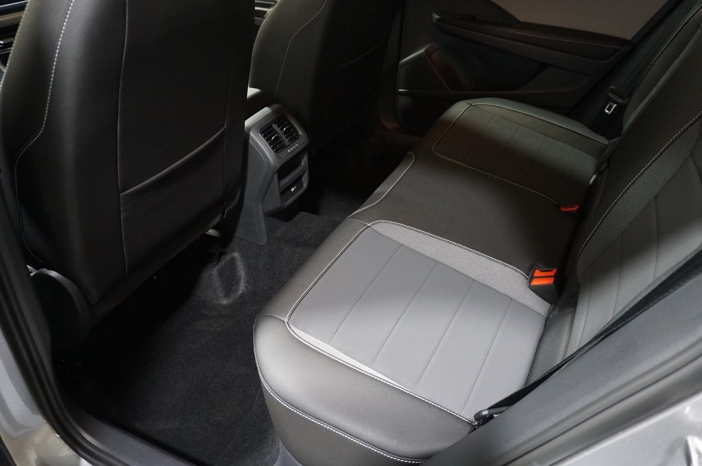 2024 Volkswagen Taos SE photo 21