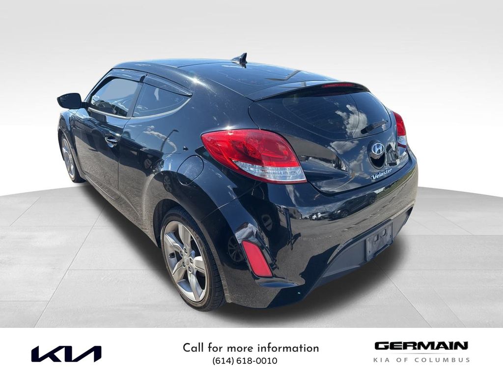 2015 Hyundai Veloster Base photo 2