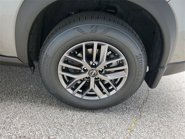 2025 Nissan Rogue S photo 19