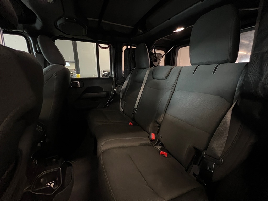 2018 Jeep Wrangler Unlimited Sahara photo 15