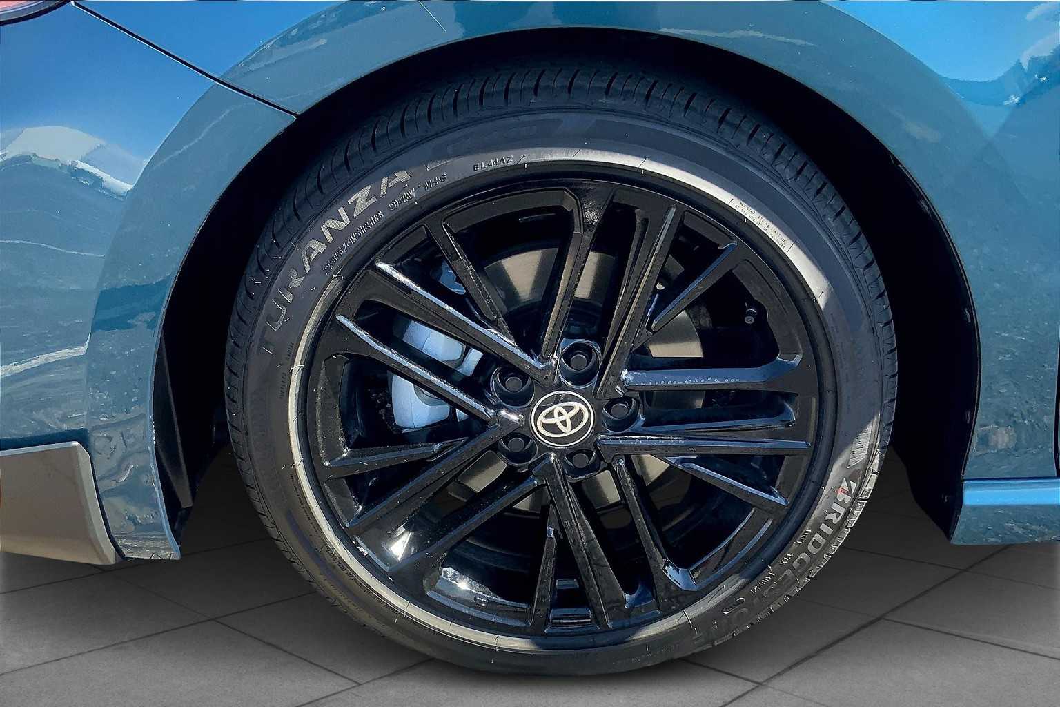 2025 Toyota Camry SE photo 9