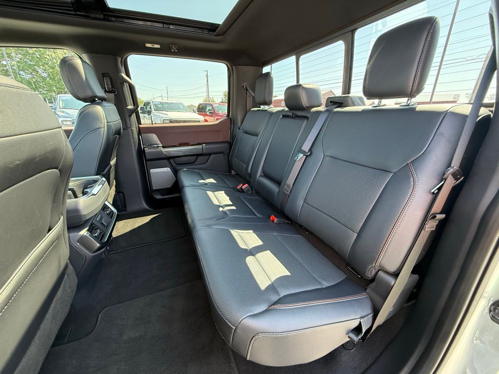 2023 Ford F-150 Lariat photo 32