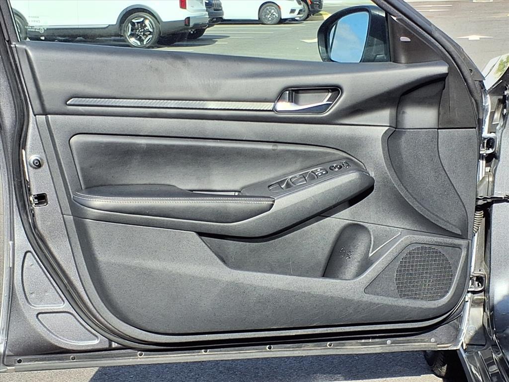 2024 Nissan Altima 2.5 SV photo 2