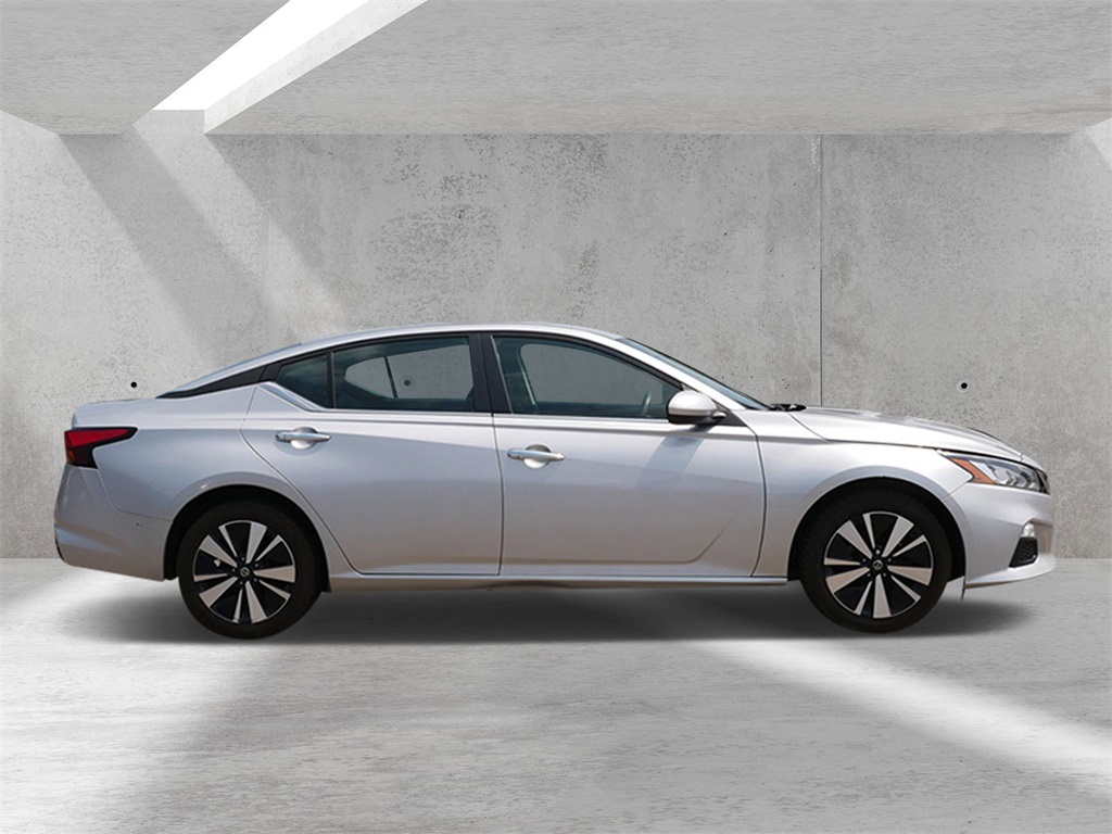 Used 2022 Nissan Altima SV with VIN 1N4BL4DW8NN310421 for sale in White Bear Lake, Minnesota