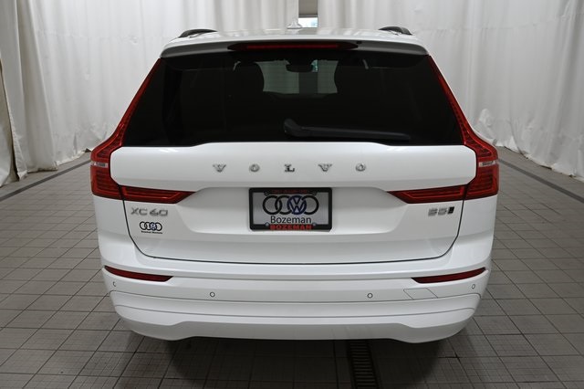 2022 Volvo XC60 B5 Momentum photo 11