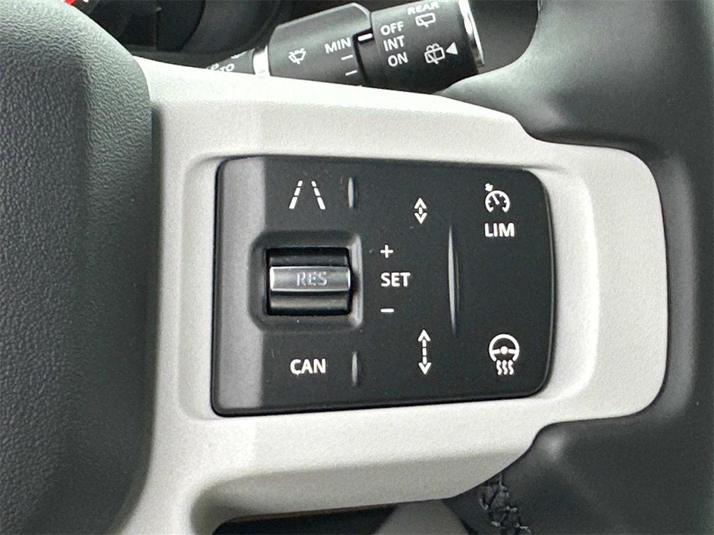 2025 Land Rover Defender 110 X-Dynamic SE photo 6