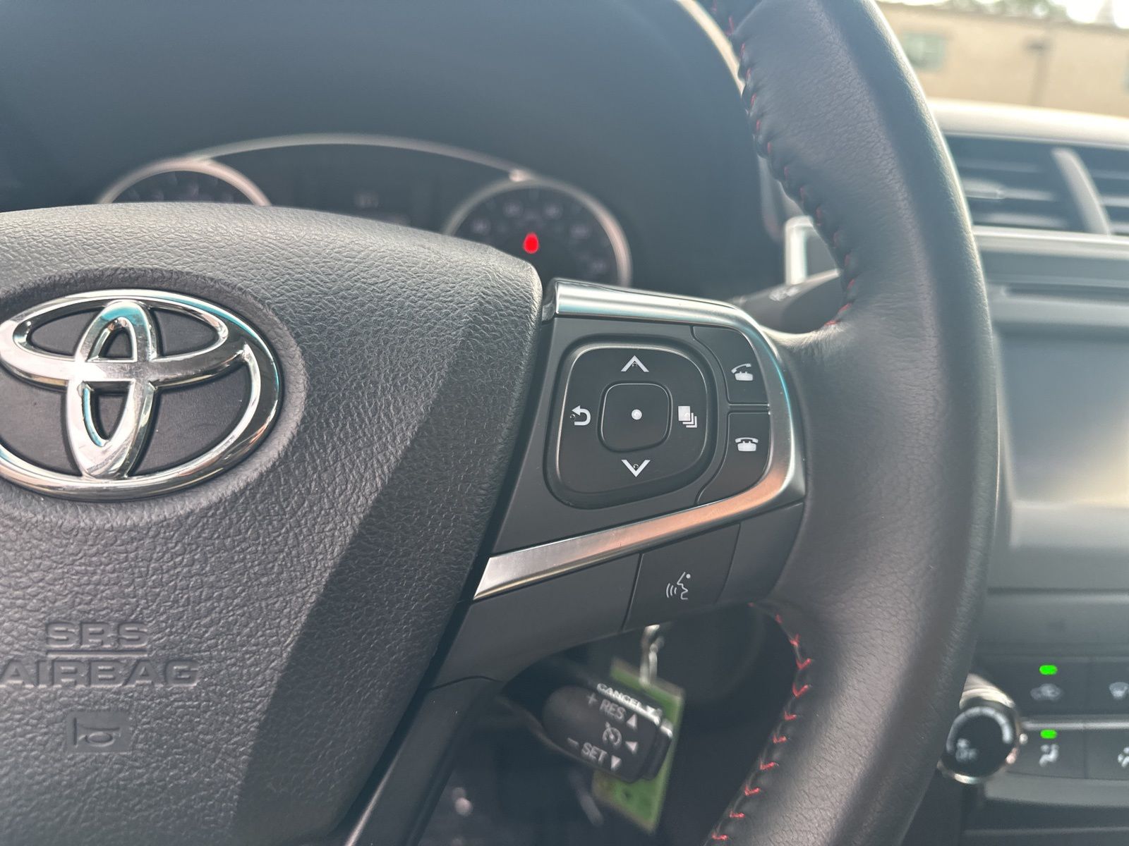 2016 Toyota Camry XLE photo 14