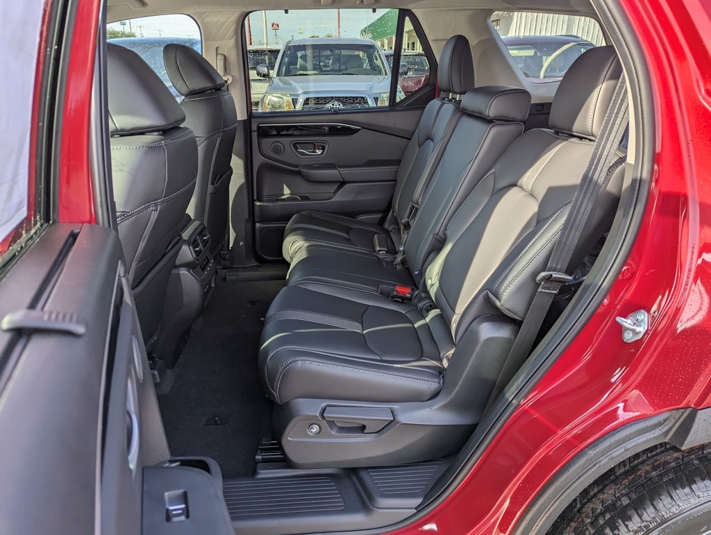 2025 Honda Pilot Touring photo 10
