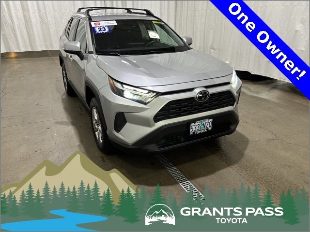 2023 Toyota RAV4 XLE's photo