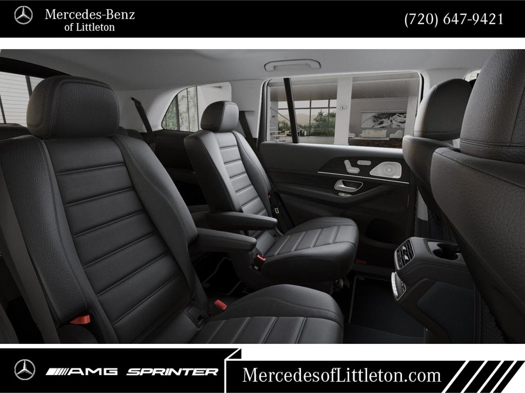 2026 Mercedes Benz GLS 450 4MATIC photo 4