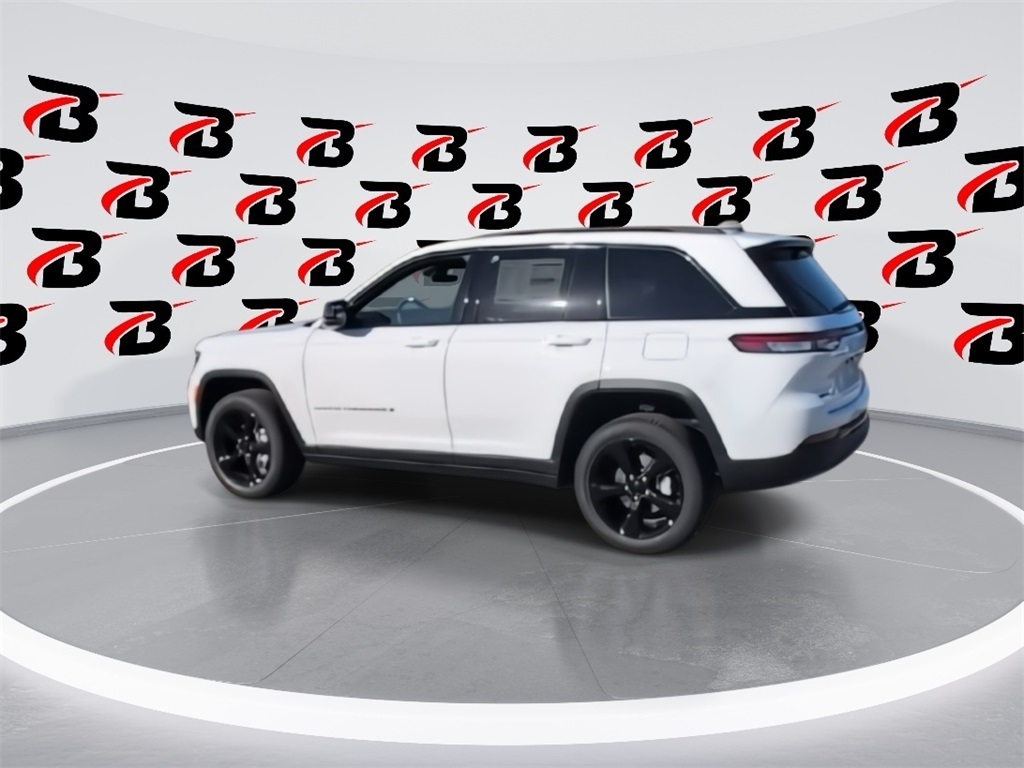 2025 Jeep Grand Cherokee Laredo photo 4