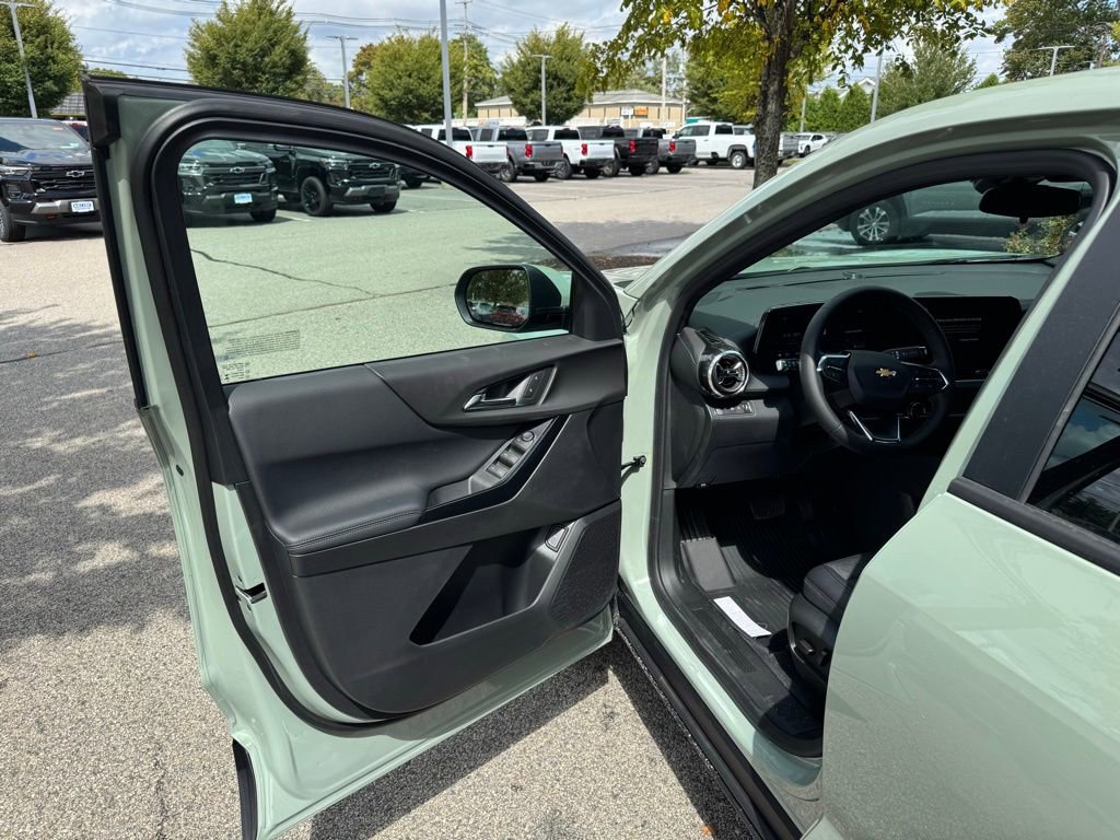 2026 Chevrolet Equinox LT photo 8