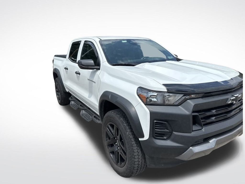 2024 Chevrolet Colorado Trail Boss photo 3