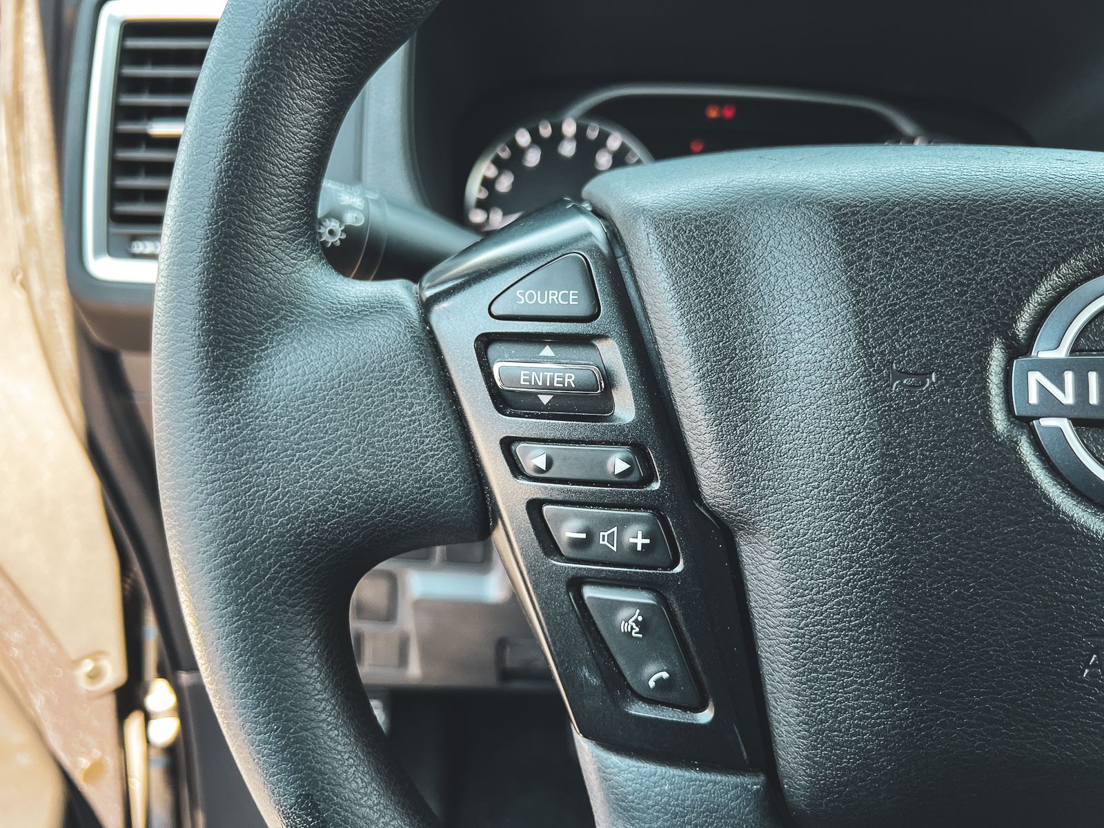 2023 Nissan Frontier SV photo 22