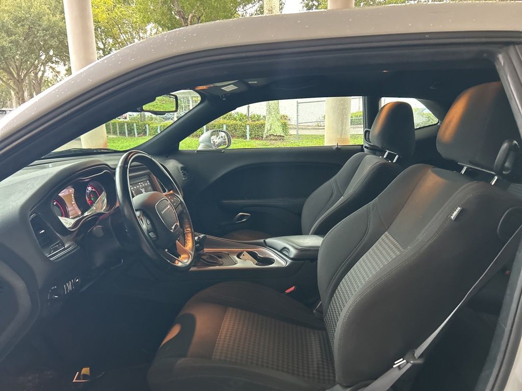 2023 Dodge Challenger SXT photo 4