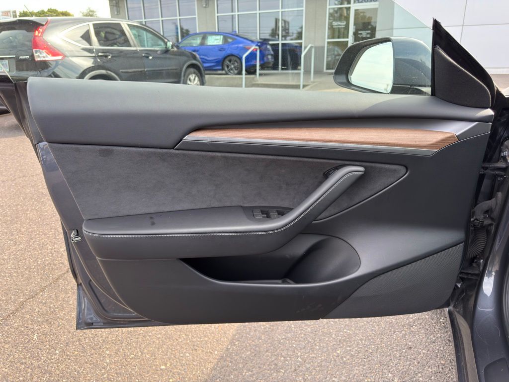 2023 Tesla Model 3 photo 8
