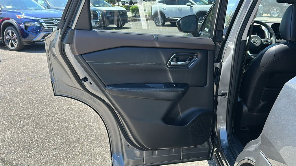 2022 Nissan Rogue Platinum AWD photo 23