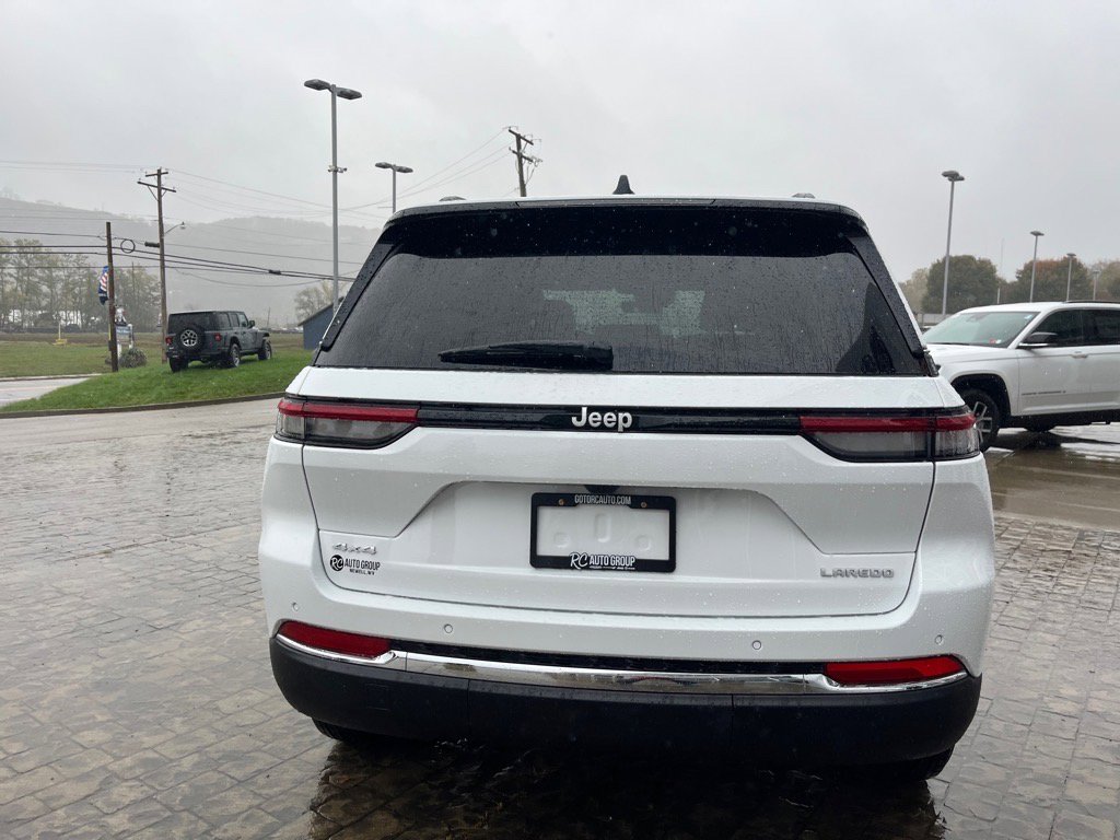 2025 Jeep Grand Cherokee Laredo Altitude photo 3