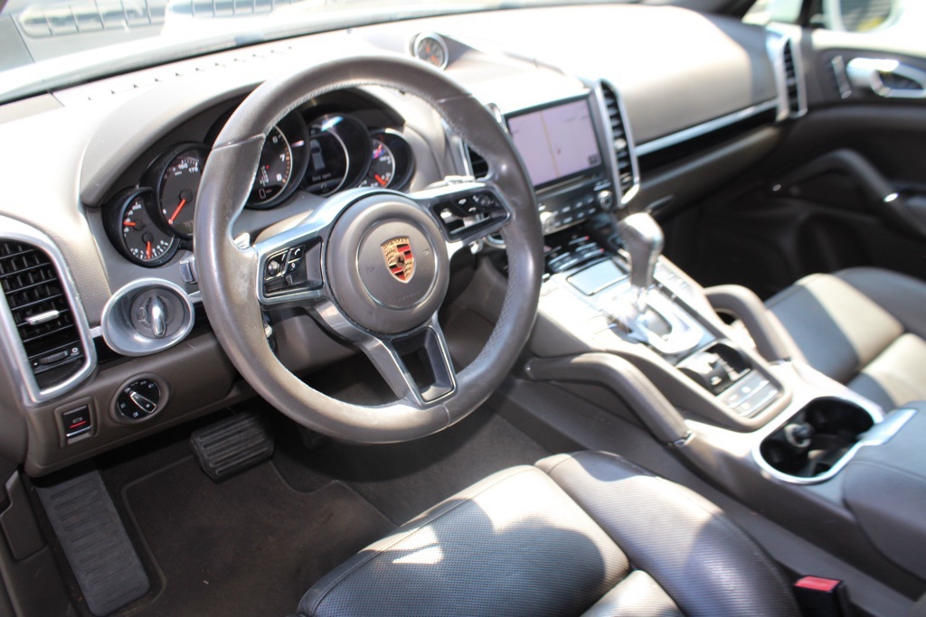 2017 Porsche Cayenne Platinum Edition photo 4