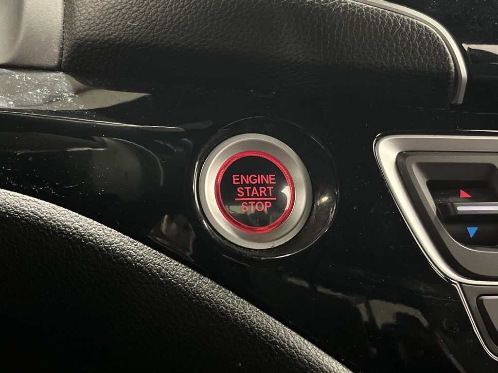 2021 Honda Ridgeline Black Edition photo 22