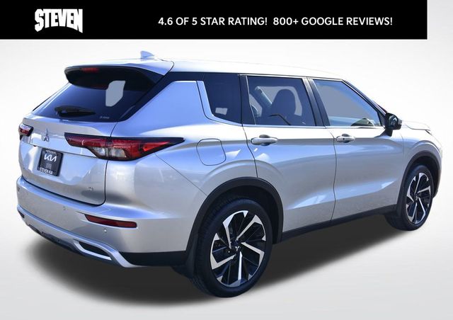 2023 Mitsubishi Outlander SE photo 3