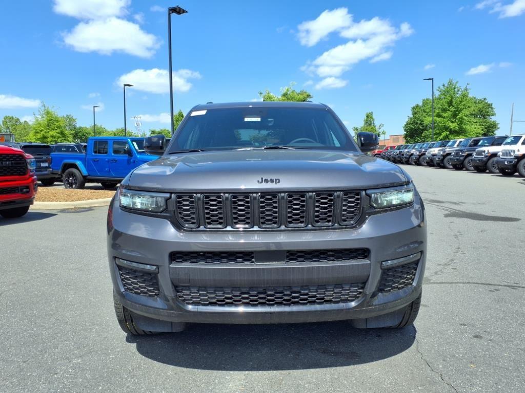 2025 Jeep Grand Cherokee Limited photo 2