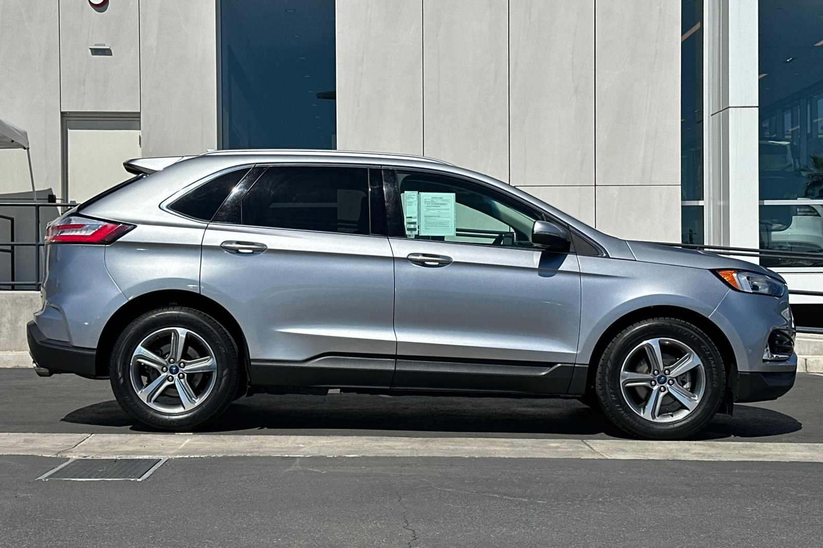 2020 Ford Edge SEL photo 2