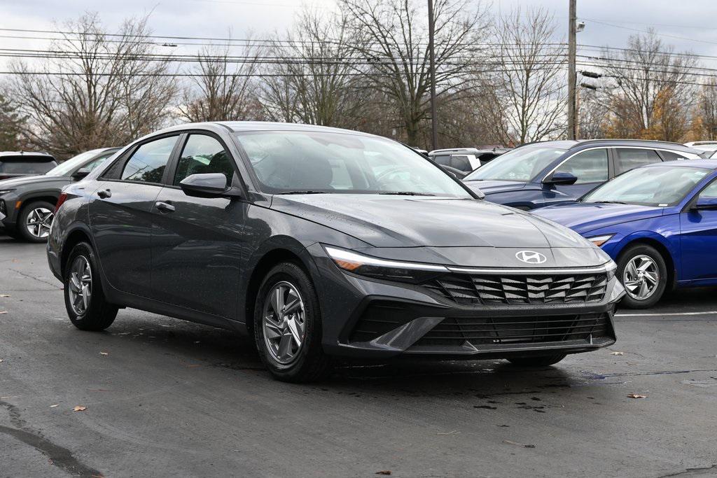 2026 Hyundai Elantra SE's photo