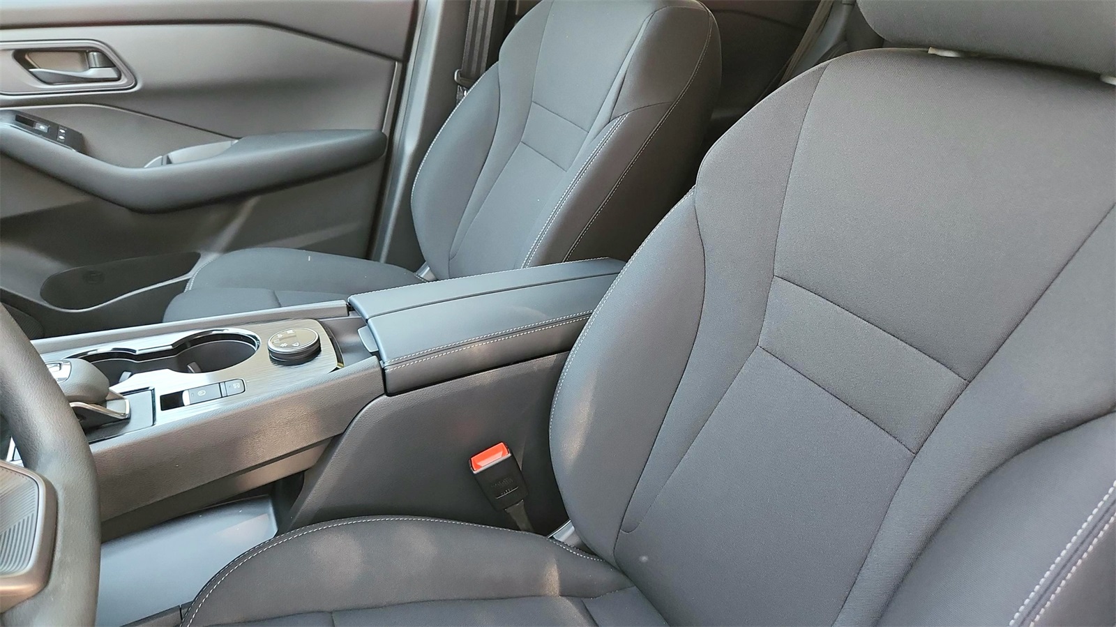 2025 Nissan Rogue S photo 9