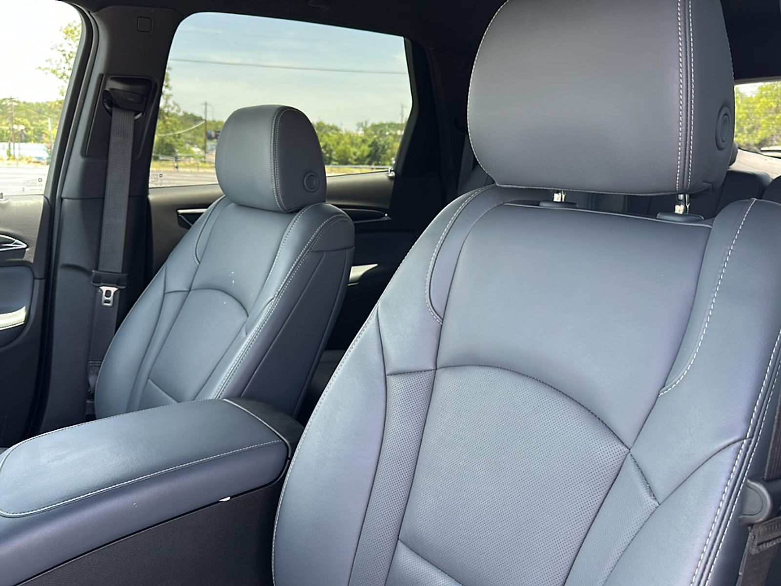2024 Buick Enclave Premium photo 5