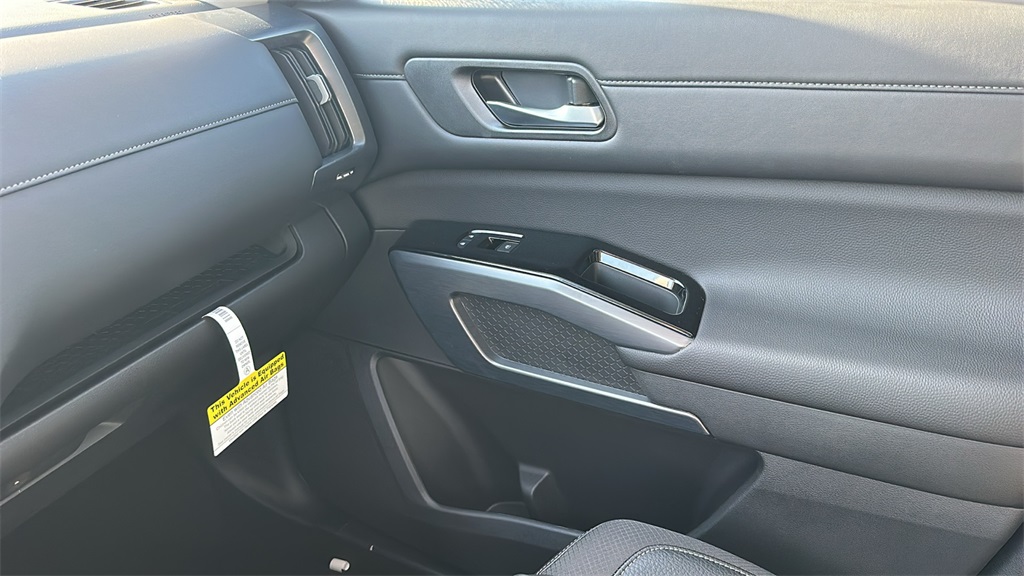 2025 Nissan Pathfinder SL photo 26