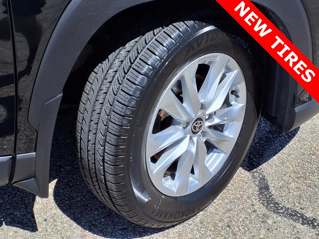 2022 Toyota Corolla Cross LE photo 4