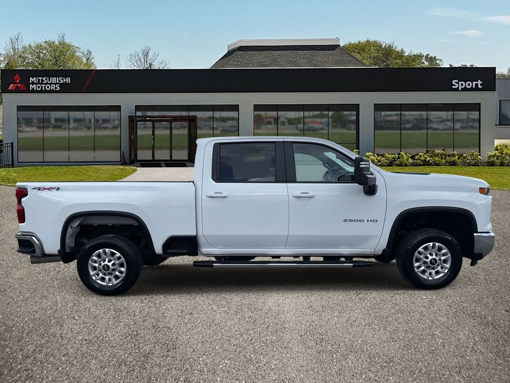 2024 Chevrolet Silverado 2500HD LT photo 2