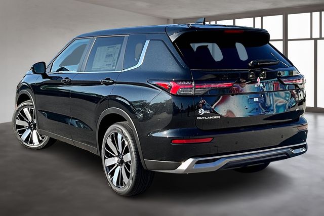 2025 Mitsubishi Outlander SE photo 4