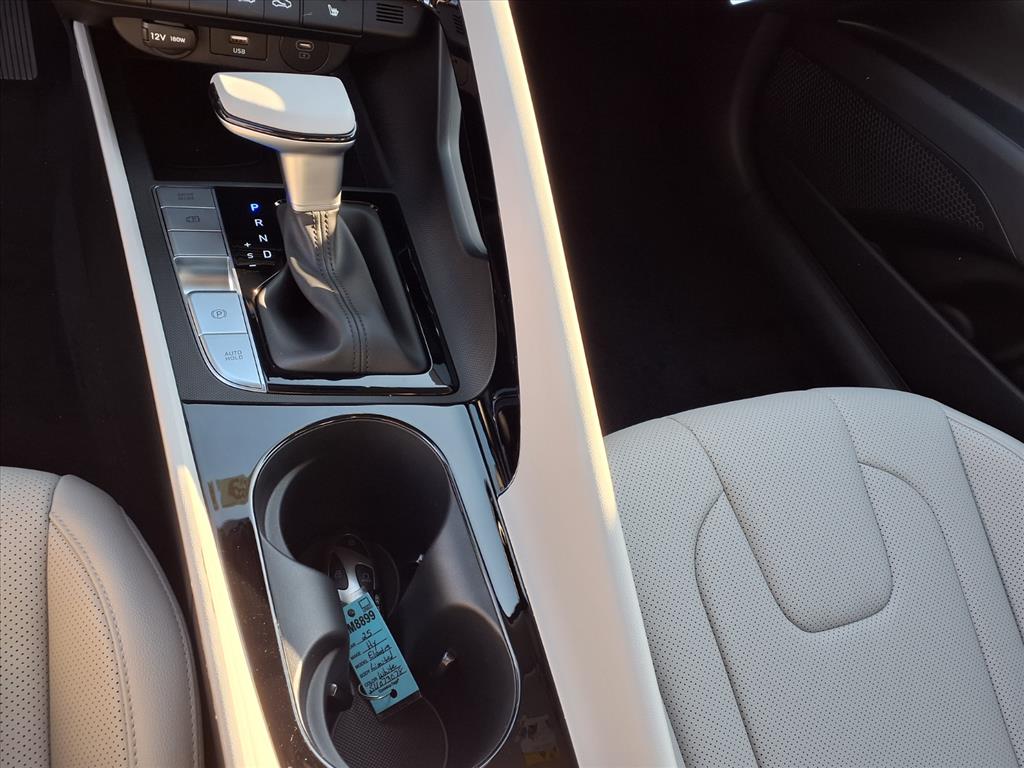 2025 Hyundai Elantra Limited photo 10
