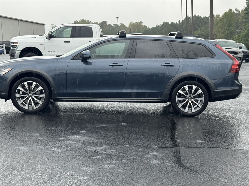 2023 Volvo V90 Cross Country B6 AWD Plus photo 9