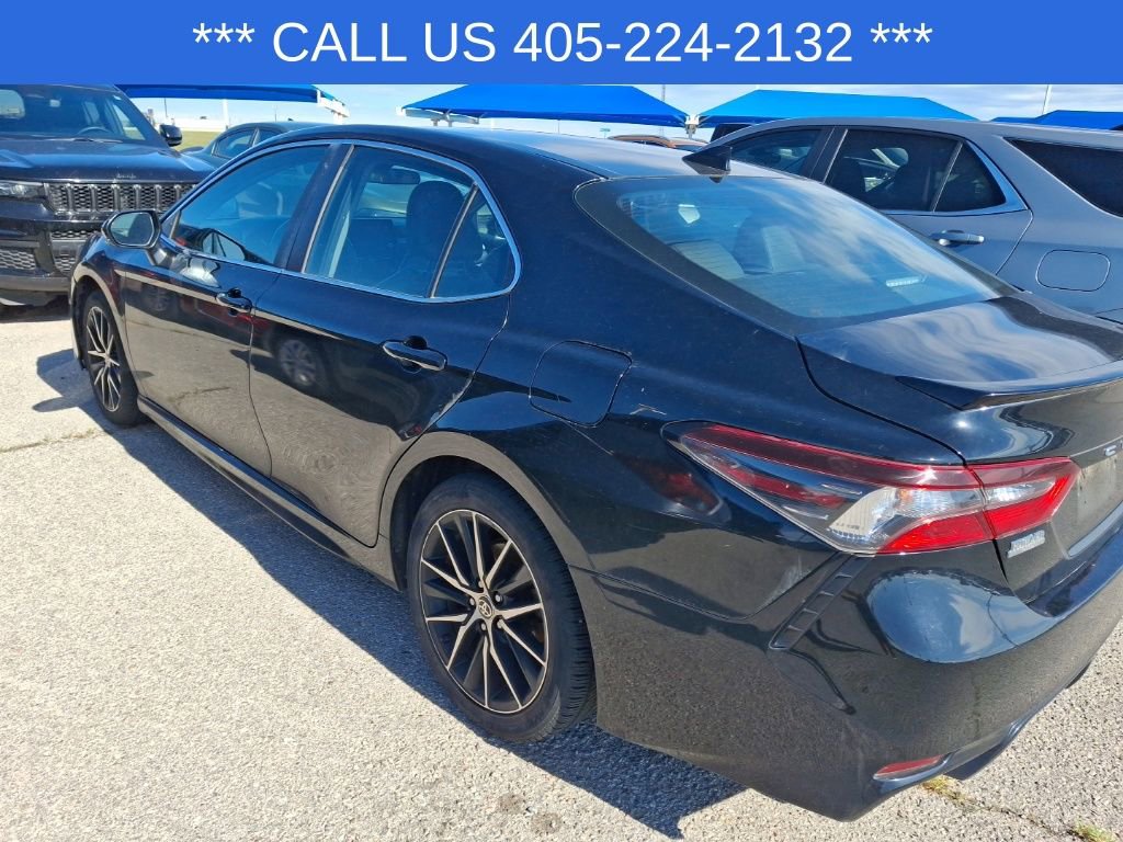 2021 Toyota Camry SE photo 16