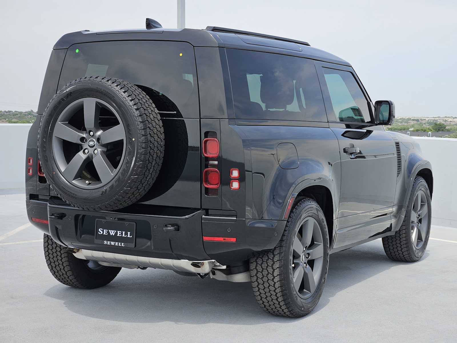 2025 Land Rover Defender 90 X-Dynamic SE photo 5