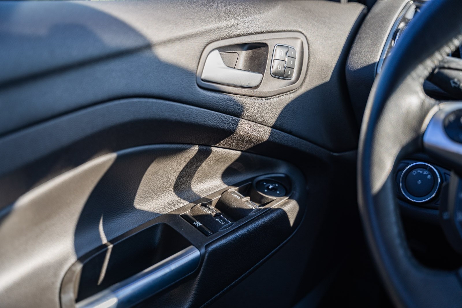 2014 Ford Escape Titanium photo 26